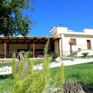 agriturismo-la-casa-di-bacco.sicilyhotelsitaly.net/
