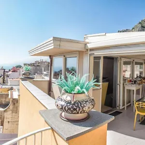 casa-turrisi.taorminaitalyhotels.com/