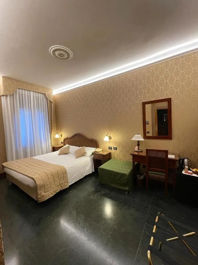 **  ונציה Hotel Al Malcanton איטליה